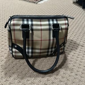 Authentic Burberry Handbag Burberry London T-05-02 Nova   Excellent condition